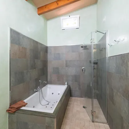 Son Frau Villa
