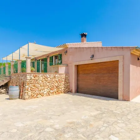 Son Frau Villa